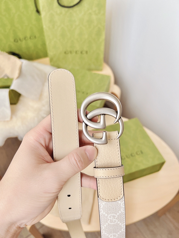 スーパーコピーグッチベルト着用イメージ